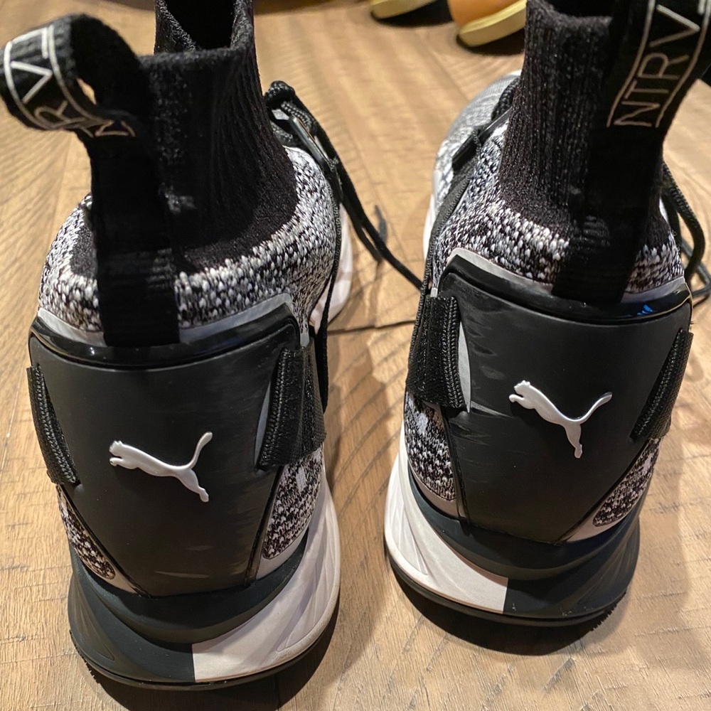 Black/White Mid-Top Pumas